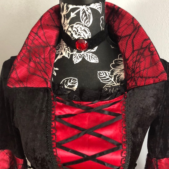 Divine vampiress - Picture 2 of 7